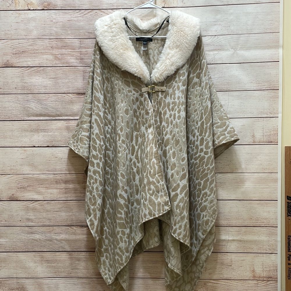 MARC NEW YORK BY‎ ANDREW MARC CAPE IN LEOPARD PRINT
